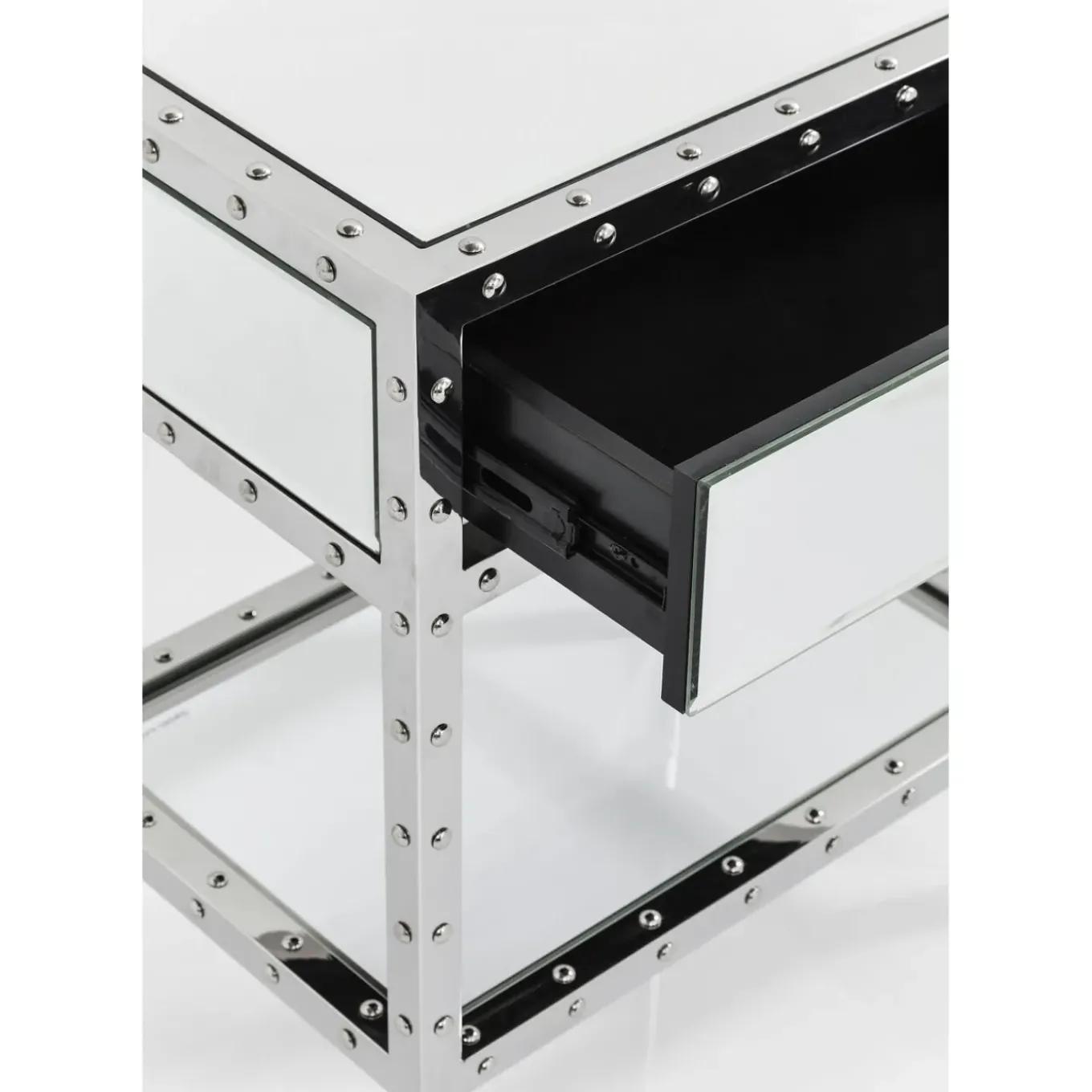 Petite Commode Rivet